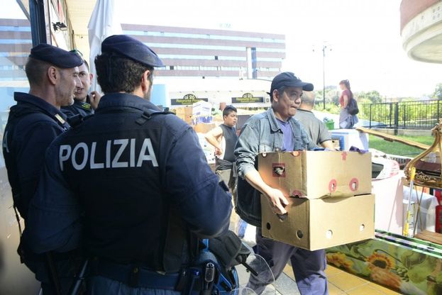Blitz all'alba: lo sgombero dell'ex palazzo Alitalia a Sesto San Giovanni