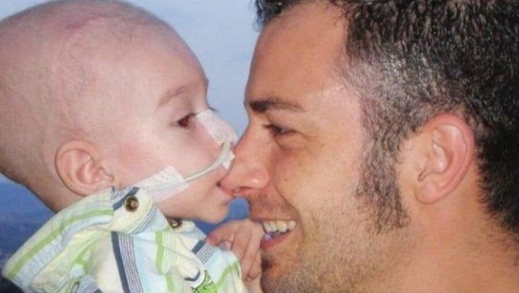 Lorenzo morì a 5 anni di tumore, prosciolti nove dirigenti dell'ex Ilva a Taranto: "Nessuna responsabilità". Il padre: "Scusami se non ti ho dato giustizia"