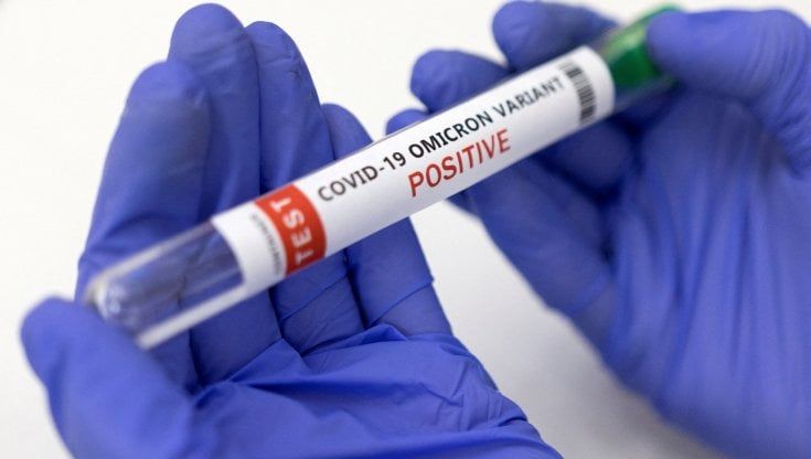 Variante Omicron, l'allarme dell'Inail: boom di contagi fra i lavoratori in Sicilia