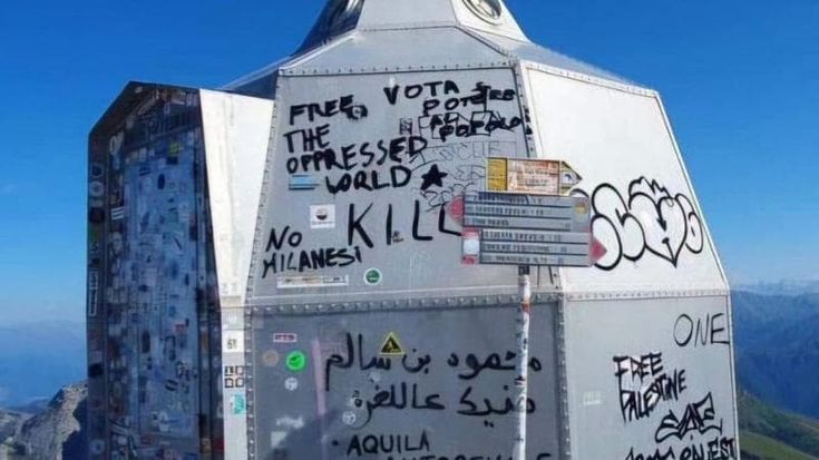 Atti vandalici e rifiuti, l’estate dei turisti cafoni è arrivata in alta quota