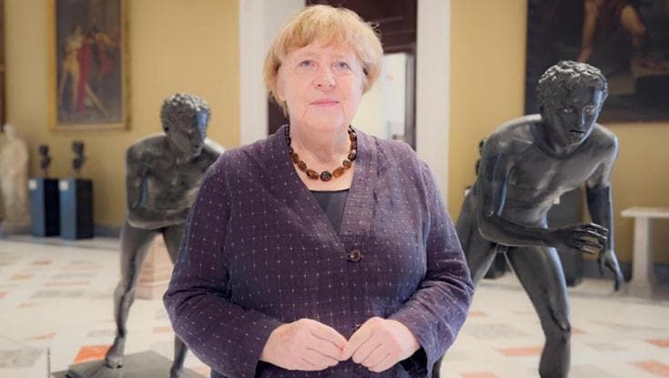 Napoli, Angela Merkel turista al Mann