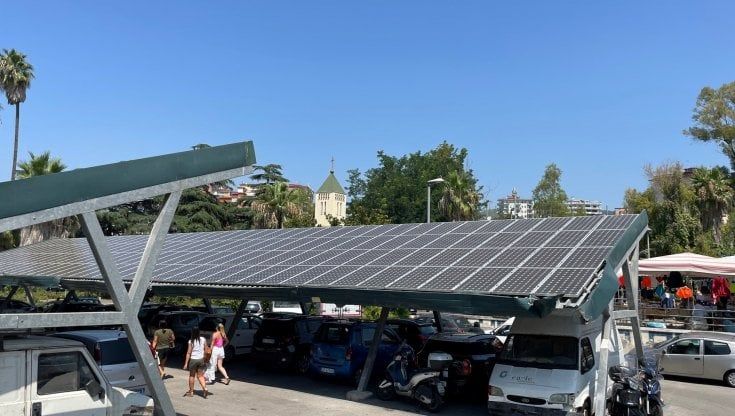 Comune Napoli, il bluff degli impianti fotovoltaici: "Sono attivi soltanto 11 su 26..."