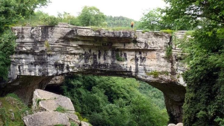 Ponte di Veja in Lessinia (Verona): l’arco naturale legato a Dante
