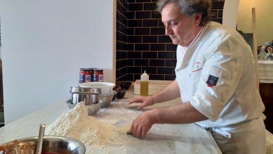 Pizza, Guglielmo Vuolo torna a Napoli, tra carta dei pomodori e ricerca della semplicità