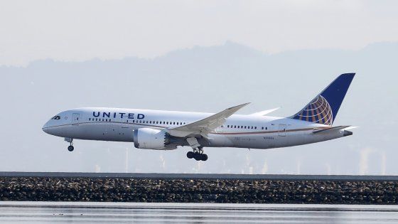 Usa ordina: "Modifiche urgenti sui motori dei 787, rischio spegnimento in volo"