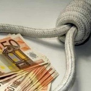 Torino, usurai vivevano nel lusso con i soldi estorti con minacce e ricatti al professionista 