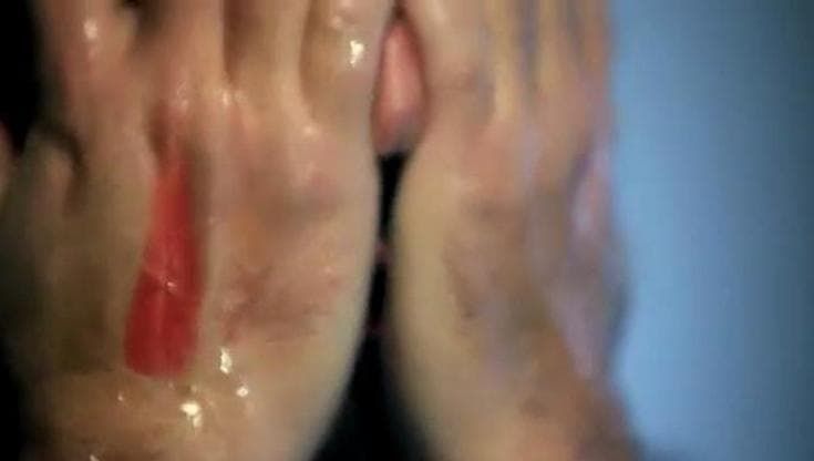 Violenza donne: il primo spot rivolto all'uomo: "Fermati"
