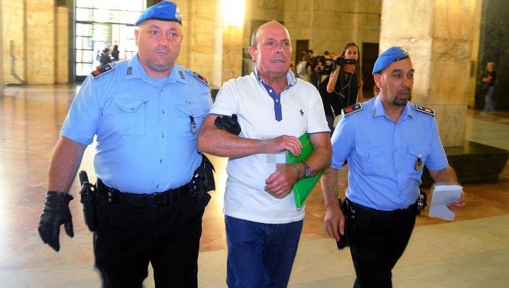 Omicidio Caccia,  la famiglia del killer vive da trent’anni nella villa confiscata