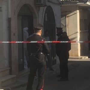 Brindisi, 27enne trovata morta in casa con la figlia appena nata: aveva partorito da sola