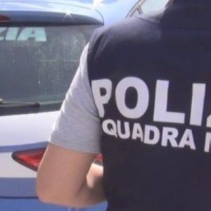 Caserta, prende la moglie per il collo e la scaraventa contro il muro: fermato 41enne