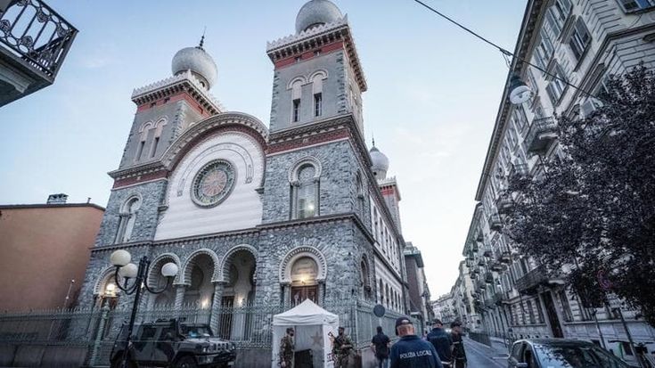 Terrorismo, elevato il livello di allerta per tutti gli obiettivi sensibili: faro su lupi solitari e infiltrati