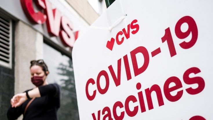 Partite, birre e persino marijuana: così gli Usa promuovono i vaccini anti-Covid