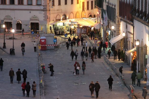 San Lorenzo, a passeggio senza i banchi