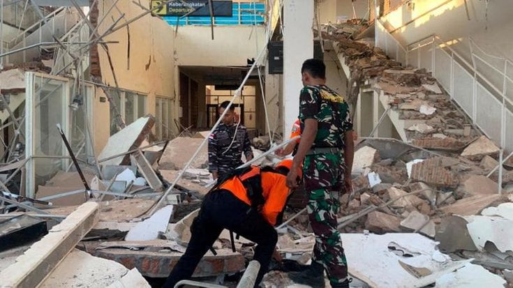 Indonesia, terremoto di magnitudo 7.7 al largo dell’isola di Flores. Seconda scossa di 6.9 a Sumatra