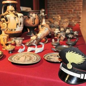 L'Isola supermarket dell'arte rubata. Caccia ai capolavori "most wanted"