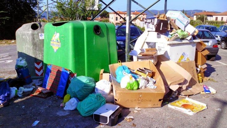 Palermo, com'è cara l'immondizia: in dieci anni 70 euro in più per la Tari