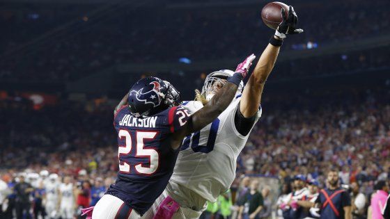 Nfl, i vecchietti terribili salvano i Colts, vittoria e record. Texans puniti dall'ex