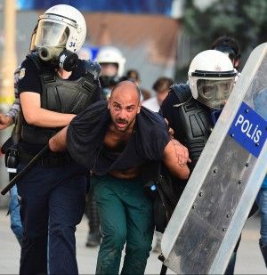 "Sono stati dei restrellamenti"<br />cos&igrave; il fotografo toscano liberato