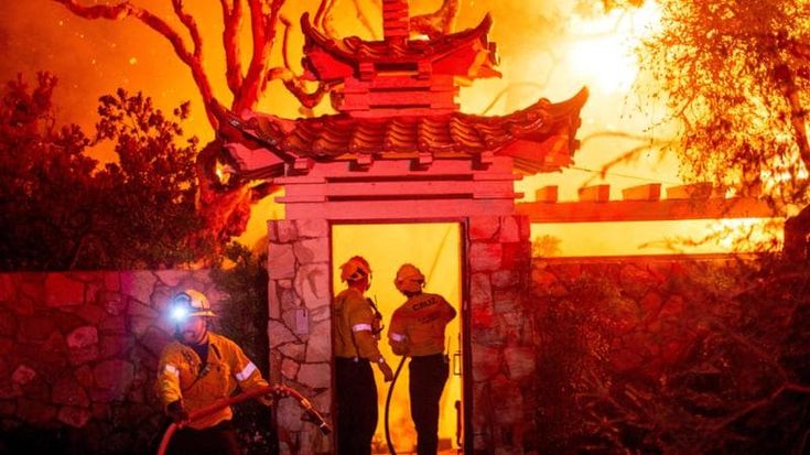 Los Angeles, il fuoco e la rabbia