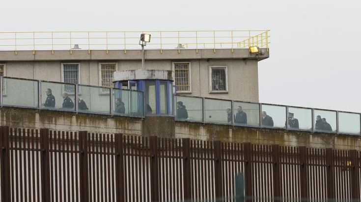 “Droga, telefonini e risse: alla Dozza è un Far West”. L’allarme degli agenti penitenziari