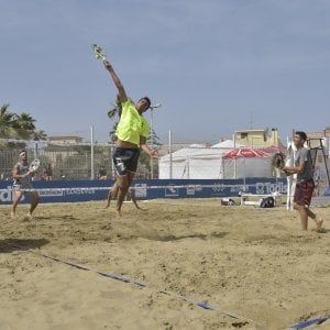 Gli assi del Beach Tennis si sfidano nella spiaggia di Terracina