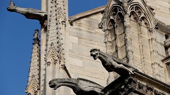 Parigi. Archi e gargoyle di Notre Dame vanno in pezzi: arcivescovo avvia crowdfunding