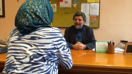 Milano, hotel nega lo stage alla studentessa col velo. I compagni insorgono: "E' una discriminazione"