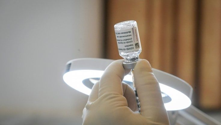 Vaccini, ospedale di Giugliano: "Molti pretendono Pfizer anche con violenza"
