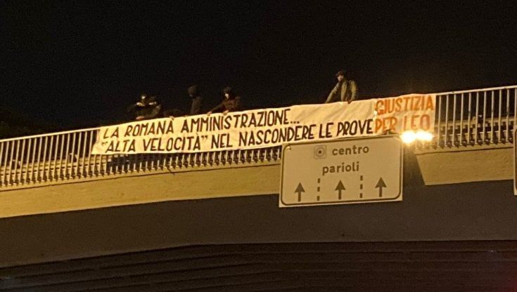 Morte di Leonardo Lamma, la guerriglia degli striscioni: "Da corso Francia tolto dopo 3 ore: di cosa hanno paura?"