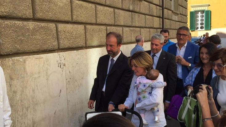 Il ministro Lorenzin vaccina i suoi gemelli: "Non bisogna avere paura"