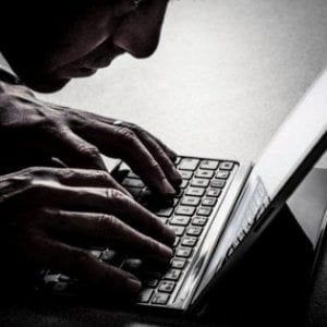 Scambiava immagini pedopornografiche online: arrestato uomo di 40 anni nel Grossetano 