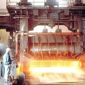 Battuta d'arresto a giugno per la produzione industriale