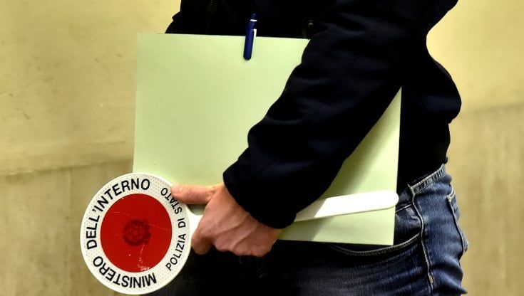 Permessi in cambio di soldi, Ciac: "Fatto grave e inquietante". Lega:  "Colpa dei porti aperti"