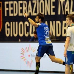 Pallamano, qualificazioni Mondiali: Italia vince ma è fuori, ai playoff va la Romania