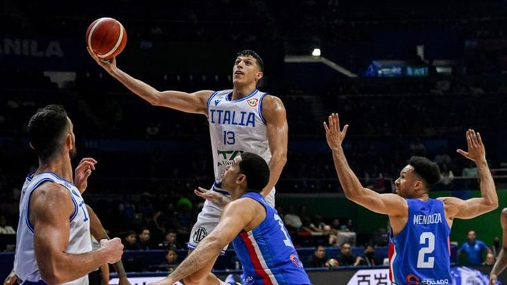 Mondiale basket, Filippine-Italia 83-90: gli azzurri passano il turno. Pozzecco: “Datemi addosso, ma non toccate i miei giocatori. Senza i miei assistenti mi sarei buttato dal 37° piano”