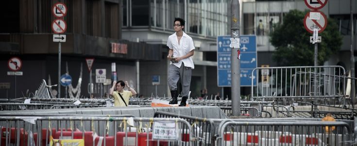 Hong Kong, la protesta rallenta ma non si ferma. Annullato summit dei Nobel sul pianeta