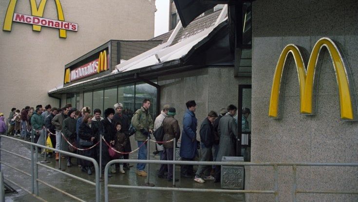 “Coca e Big Mac erano l’Occidente”. Mosca si sveglia in un giorno da Urss