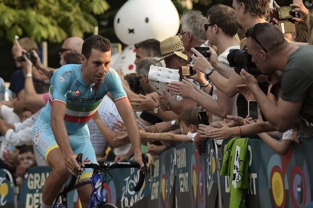 Tour de France, l'attesa a Utrecht: tra barche, allenamento e olandesine in bici