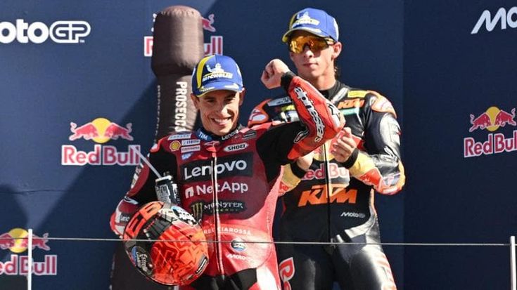 Marc Marquez vince a Misano (che lo applaude), è in testa al Mondiale. Disastro Bezzecchi