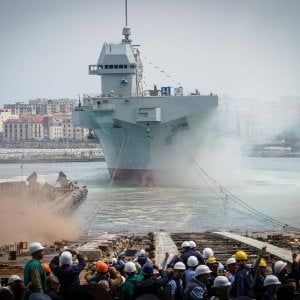 Trieste, la nave di pace che si trasforma in super-portaerei