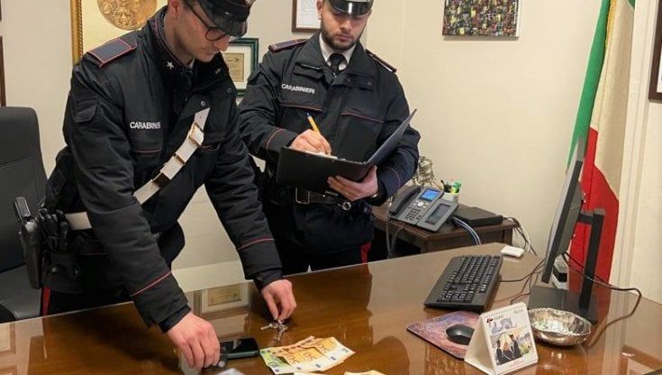 Bologna, rapina due anziane mentre prelevano al bancomat e si porta via 3500 euro