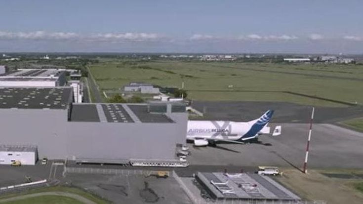 Airbus, cena di Natale indigesta: “Possibile intossicazione per 700 dipendenti”. I sospetti sui formaggi