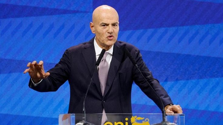 Eni, Iss boccia lo stipendio di Descalzi: “Aumento eccessivo”