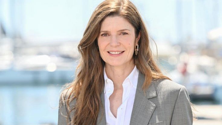 Chiara Mastroianni, madrina del Festival di Cannes: "L'ultima volta qui con papà Marcello, che mi faceva coprire come fossi una bambina"