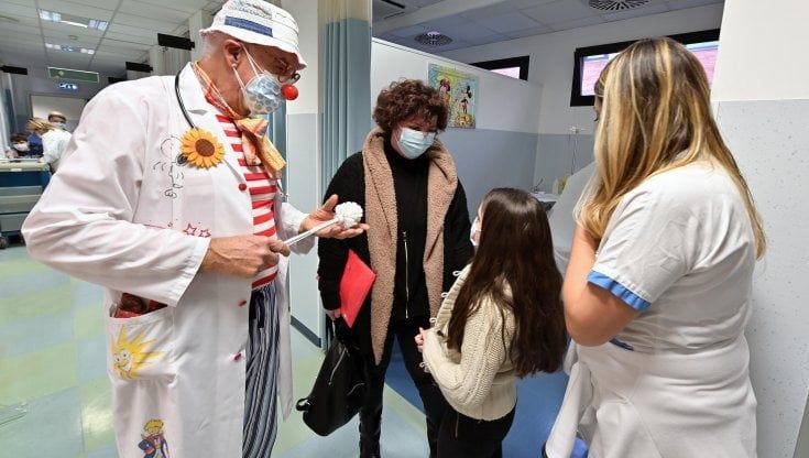 La corsa a ostacoli del vaccino per i bimbi siciliani: 1.500 prenotazioni su una platea di 309mila