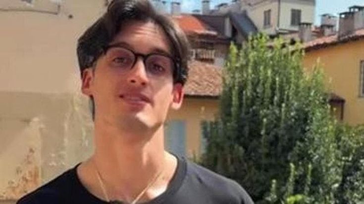 Il parroco influencer don Ravagnani bacchettato dalla Curia: “Basta spot sui social”