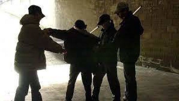 Baby gang, raccolta firme ai giardini. Gli abitanti: "Basta rapine e bullismo"