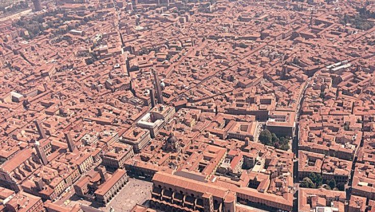 Affitti brevi a Bologna: ecco il bando per gli universitari