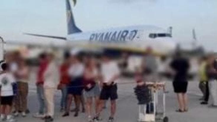 Trapani, oltre un’ora fermi in pista bloccati sul volo per Roma. Odissea per 150 passeggeri