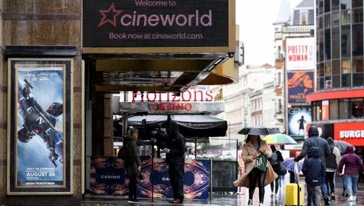 Londra due agenti accoltellati a Leicester square, sono in ospedale